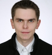 Sigito Gudžiūno nuotraukoje: Vytauto Didžiojo universiteto studentas ir savaitraščio Alio, Raseiniai“ redaktorius, LŽS narys Paulius Sendrauskas Sigito Gudžiūno nuotraukoje: Vytauto Didžiojo universiteto studentas ir savaitraščio Alio, Raseiniai“ redaktorius, LŽS narys Paulius Sendrauskas